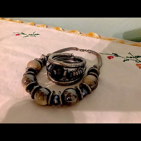 Large Beads Necklace & Bracelet - Picture 2 of 10